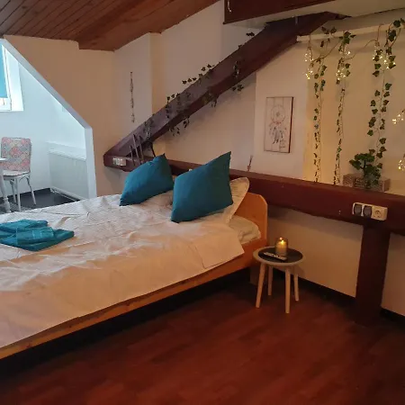 Sea Breeze Old Town Apartment